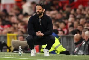 记者：曼联下一步是推动球员离队，寻求引进门将和9号球员