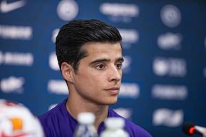 记者：特谢拉手臂上缠着绷带训练，上场踢国安被踩到手部缝了4针